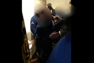 Előkerült egy videó a rendőri rajtaütésről Szájerék partiján