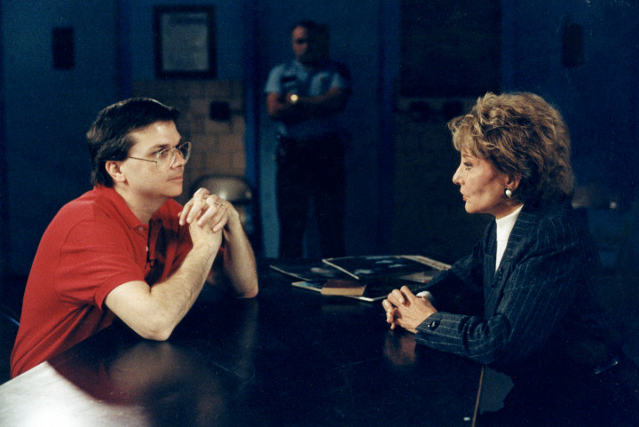 David Chapman interjút ad az ABC riporterének 1992-ben – Fotó: Steve Fenn / Walt Disney Television / Getty Images
