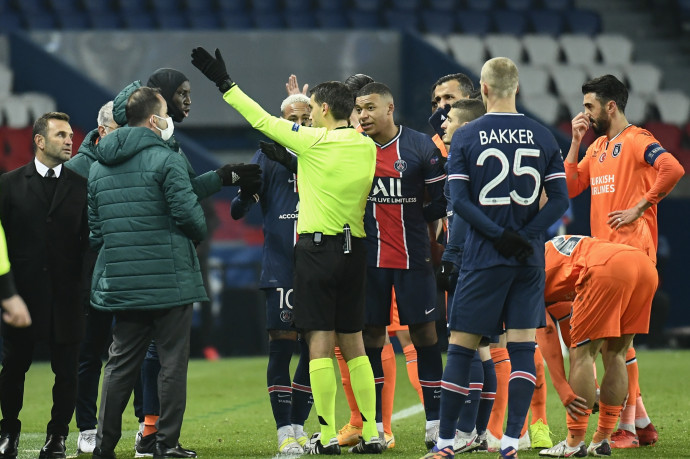 Félbeszakadt a PSG BL-meccse, miután rasszizmussal vádolták meg a negyedik bírót