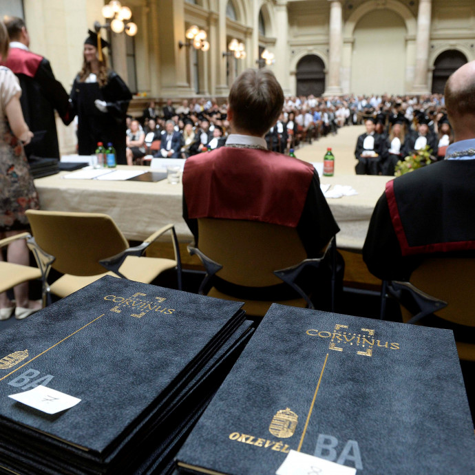 A szociális ösztöndíjat kapók tényleg nagyobb arányban diplomáznak le