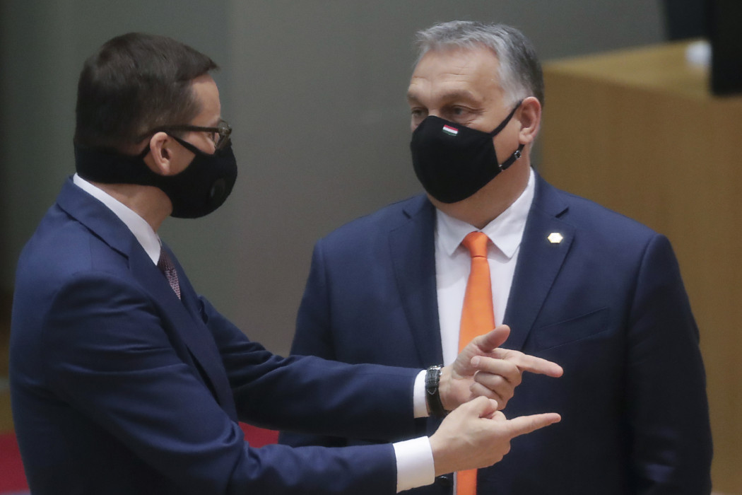 Mateusz Morawiecki és Orbán Viktor a december 10-én kezdődő EU-csúcson Brüsszelben – Fotó: Olivier HOSLET / POOL / AFP