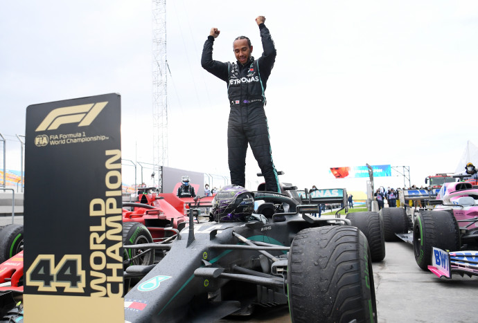 Lewis Hamilton november 15-én megnyerte hetedik világbajnoki címét – Fotó: Clive Mason / POOL / AFP