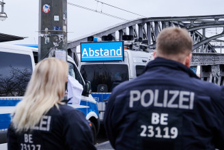 Több tucat, német szélsőjobboldaliakhoz tartó fegyvert foglaltak le az osztrák rendőrök
