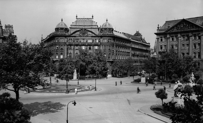 Az Adria-palota 1943-ban. Forrás: Fortepan / Archiv für Zeitgeschichte ETH Zürich_Agnes Hirschi