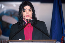A néhai Michael Jackson ügyvédei perlik az HBO-t a molesztálást felemlegető dokumentumfilm miatt