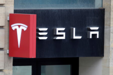 Tesla-kereskedés nyílhat Budapesten