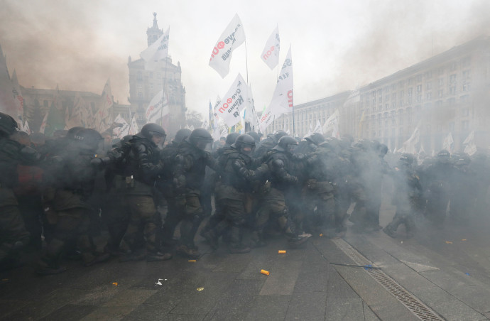 Zavargás a Majdan téren 2020. december 15-én, Kijevben – Fotó: Gleb Garanich / Reuters