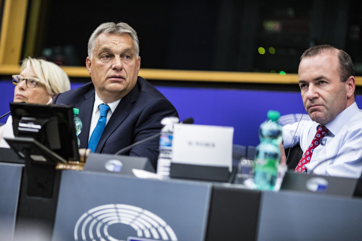 Orbán Viktor az Európai Néppárt frakcióülésén Strasbourgban, Manfred Weberrel, az EPP frakcióvezetőjével 2018. szeptember 11-én – Fotó: MTI Miniszterelnöki Sajtóiroda / Szecsődi Balázs