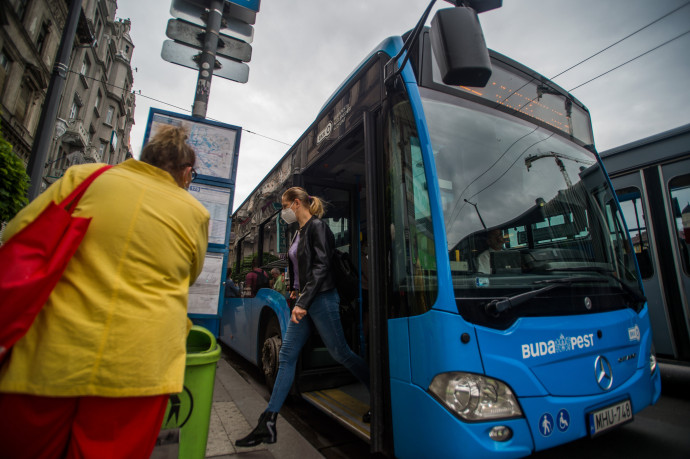 Nem kötelező maszkot viselniük a tömegközlekedési eszközök vezetőinek