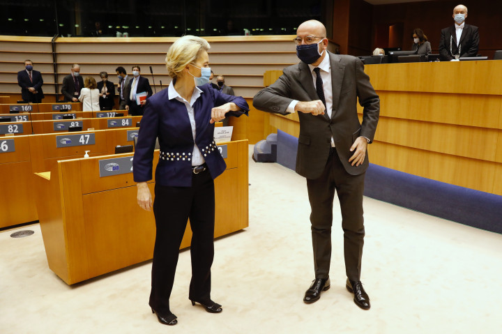 Ursula von der Leyen és Charles Michel az Európai Parlament 2020. december 16-i plenáris ülésénFotó: Dario Pignatelli / Anadolu Agency via AFP