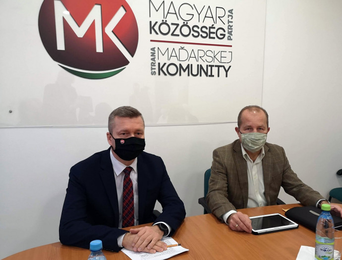 Forró Krisztián az MKP elnöke a kép bal oldalán, az ország legnépszerűbb magyar politikusa Fotó: MKP