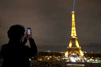 Az Eiffel-tornyot illegális éjjel lefotózni