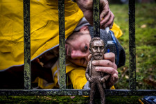 A stockholmi magyar nagykövetség mini Nobel-szobrot állított