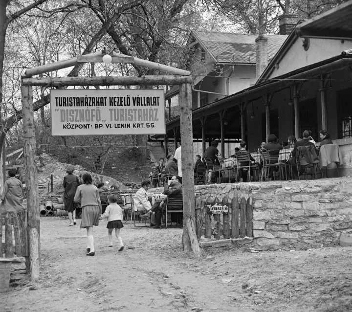 A Disznófő turistaház és vendéglő 1961-ben – Fotó: Bojár Sándor / Fortepan