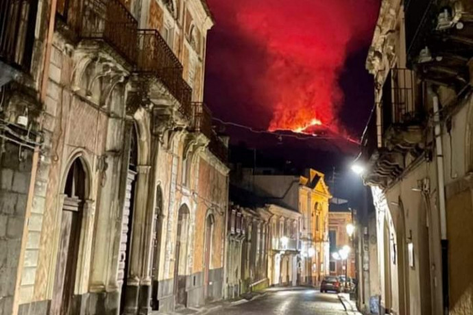 Kitört az Etna, földrengés rázta meg Szicíliát