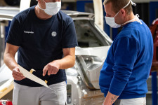 Világszerte át kell szervezni a Volkswagen-csoport autóinak gyártását