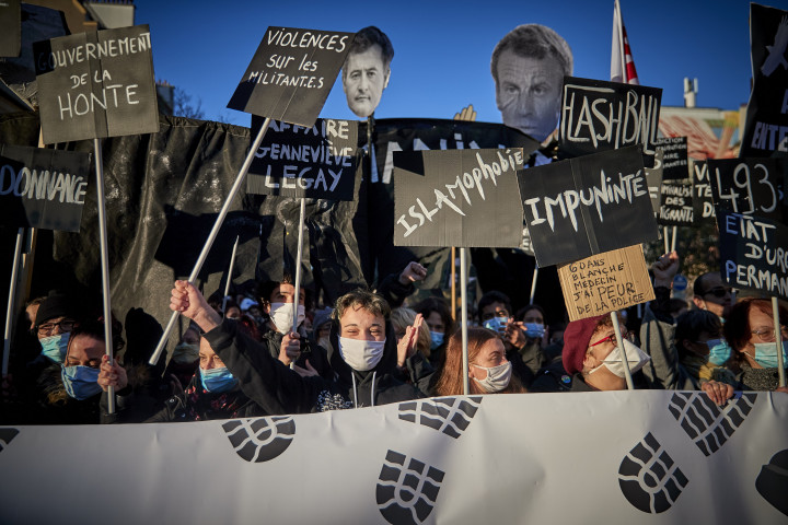 Tüntetés a biztonsági törvény ellen Párizsban 2020. november 28-án – Fotó: Kiran Ridley / Getty Images