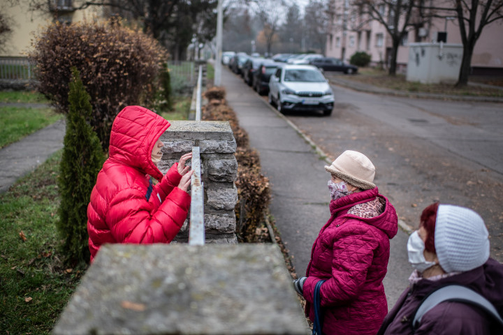 Kriszti az intézmény egyik legrégebbi ellátottja, idén anyja nélkül kell töltenie a karácsonyt – Fotó: Bődey / János Telex