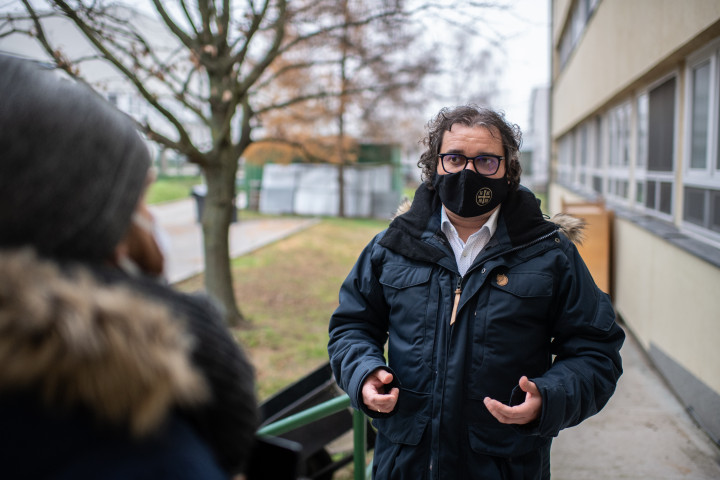 Szücs Attila András, a pécsi idősotthon vezetője – Fotó: Bődey János / Telex