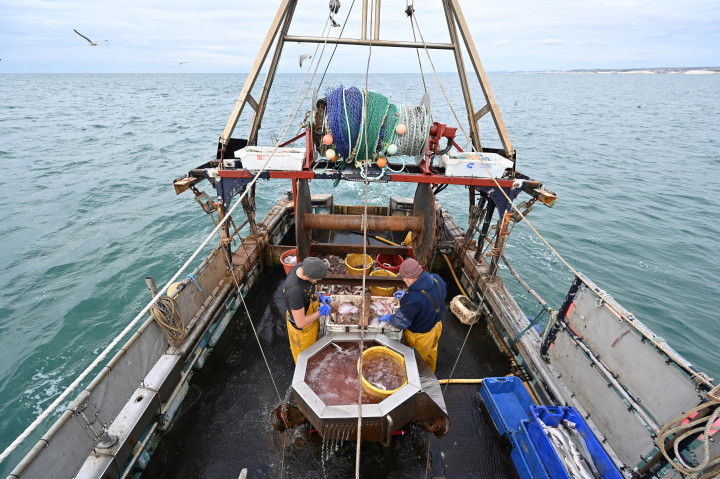 Brit halászok 2020. október 12-én – Fotó: Glyn Kirk / AFP