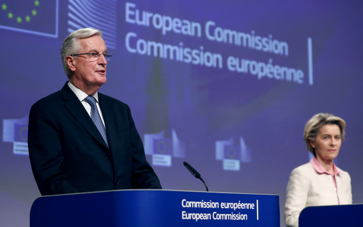 Michel Barnier uniós főtárgyaló és Ursula von der Leyen, az Európai Bizottság elnöke 2020. december 24-én – Fotó: Francisco Seco / POOL / AFP