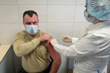 Az oroszok több mint fele szkeptikus az orosz vakcinával kapcsolatban