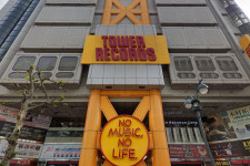 A lemezbolt halottnak tűnik, pedig nem biztos, hogy az