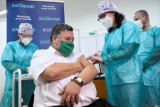 Szlovákiában is megkezdték szombaton a koronavírus elleni oltást