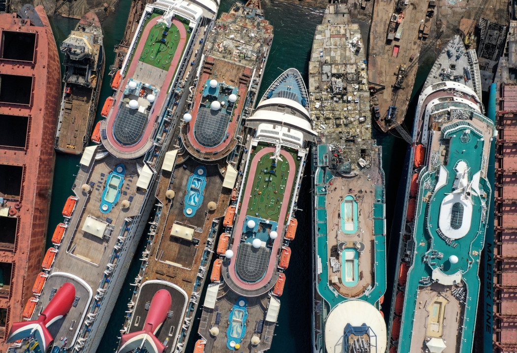Leselejtezett szállodahajók a törökországi İzmir kikötőjében 2020. október 2-án – Fotó: Reuters/Umit Bektas