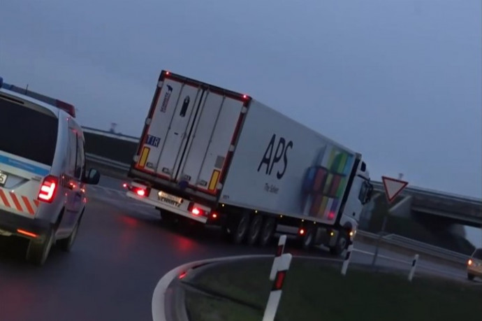 6000 ampullányi orosz vakcina érkezett Magyarországra