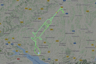 Óriási fecskendőt rajzolt az égre egy német pilóta a covid elleni védőoltás apropóján