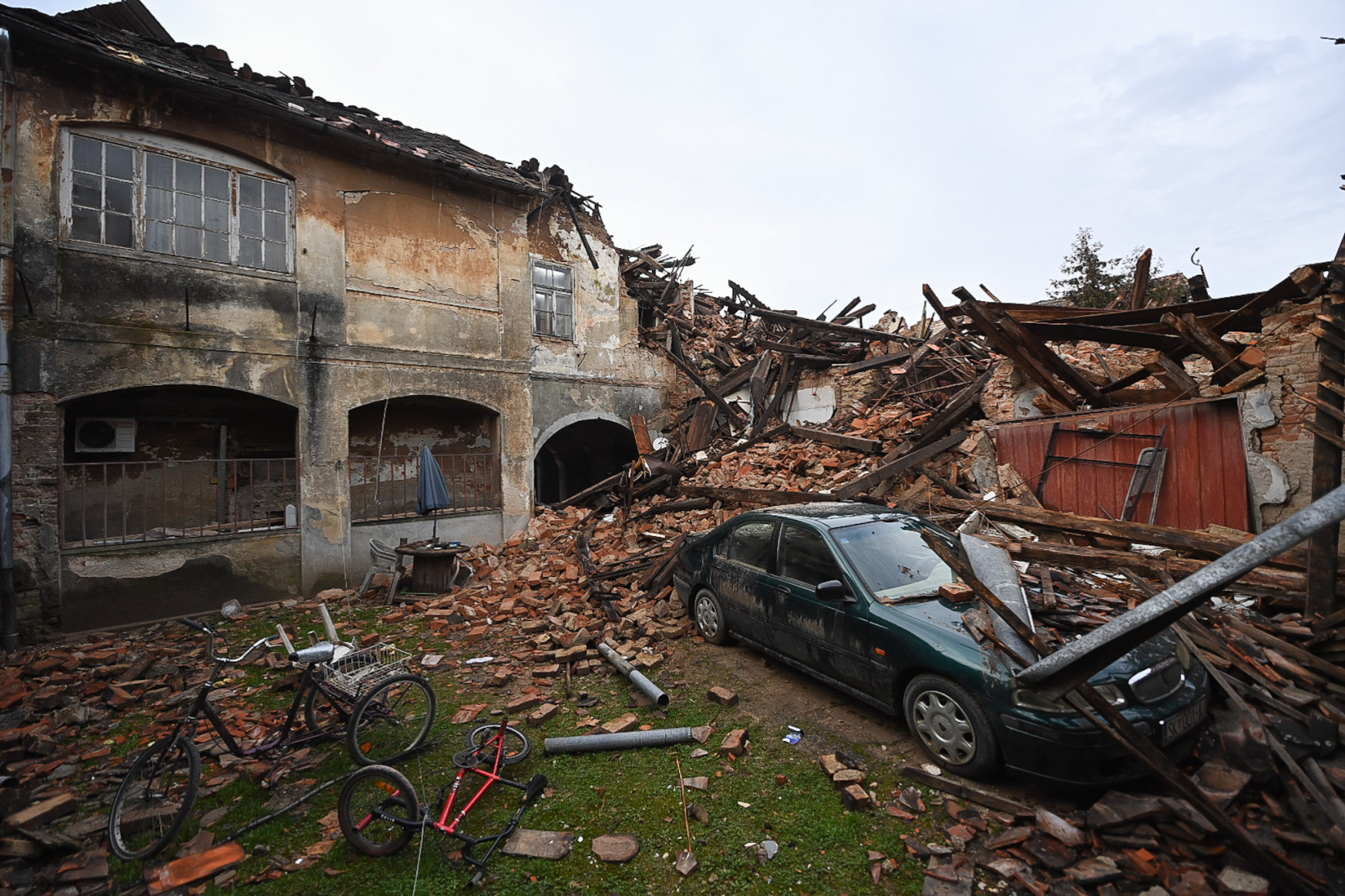 Petrinja még a földrengés sokkhatása alatt áll