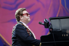 Elton John a Zoomnak köszönheti, hogy a járvány alatt sem nyúlt alkoholhoz