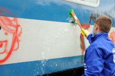 Több mint tízezer négyzetméternyi graffitit kellett idén eltávolítania a MÁV-nak