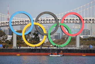 A japán miniszterelnök szerint nyáron már mindenképp megtartják az olimpiát, hiába nő az új esetek száma