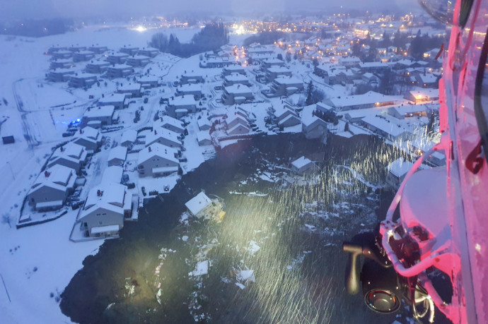 Földcsuszamlás Norvégiában: Háziállatok után kutatnak a romok között