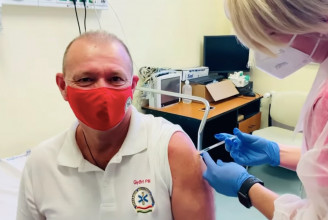 Győrfi Pál meghatódott, miután megkapta a koronavírus elleni vakcinát