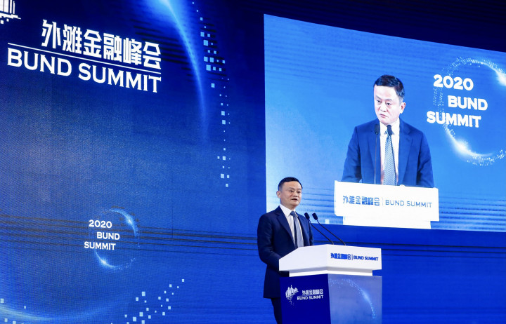 Jack Ma beszél az október 24-i konferencián – Fotó: Zhao Yun / Imaginechina / AFP