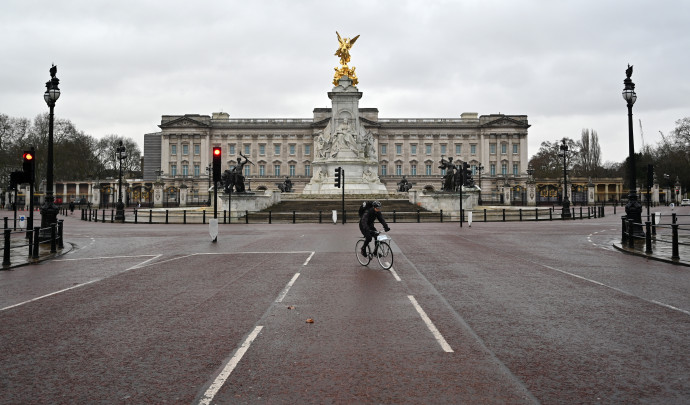 A megkönnyített Buckingham-palota – Fotó: Justin Tallis / AFP