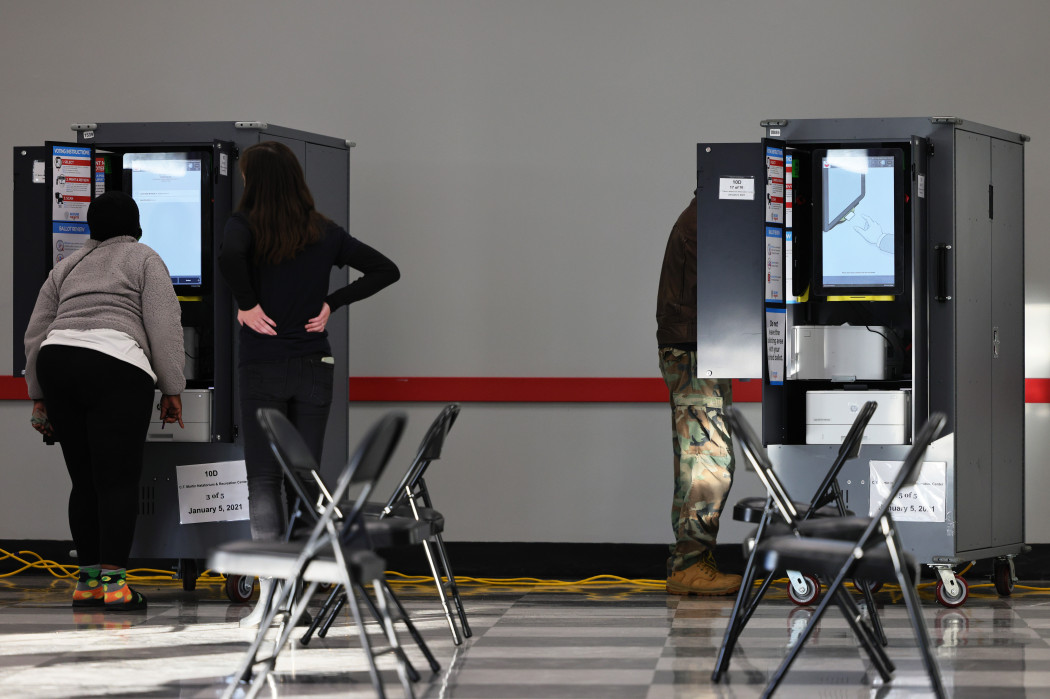 Szavazók egy atlantai szavazóhelyen 2021. január 5-én – Fotó: Micheal M. Santiago / Getty Images / AFP