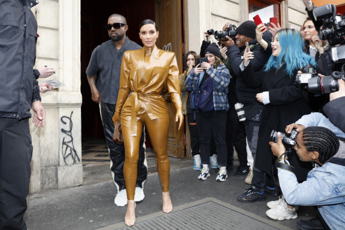 Kim Kardashian és Kanye West 2020 januárjában Párizsban – Fotó: Mehdi Taamallah / NurPhoto / NurPhoto via AFP