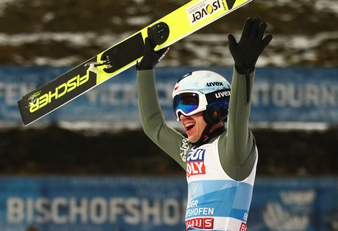 Kamil Stoch ünnepli harmadik Négysánc-győzelmét BischofshofenbanFotó: Lisi Niesner/Reuters