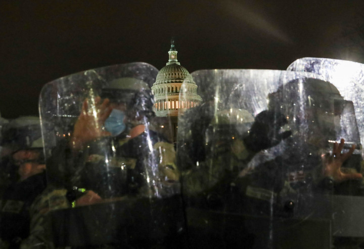 A Nemzeti Gárda tagjai a washingtoni Capitolium előtt – Fotó: Leah Millis / Reuters