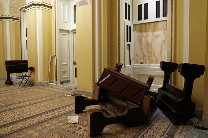 Feldúlt irodák, betört ablakok – a Capitolium az ostrom után