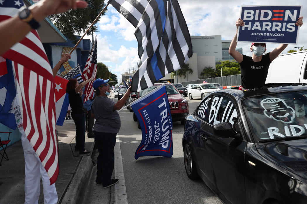 Donald Trump és Joe Biden támogatói 2020. október 18-án Miamiban – Fotó: Joe Raedle / Getty Images