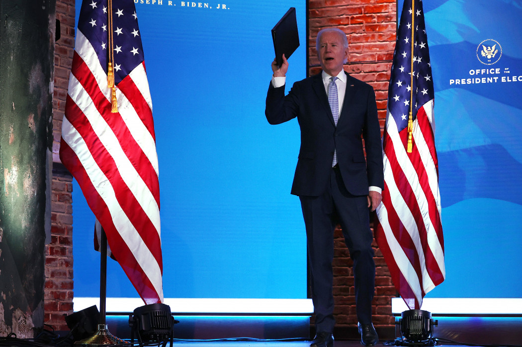 Joe Biden kétségét fejezte ki az újságíróknak a beiktatásának biztonsági körülményeit illetően a Capitolium épületénél történtek miatt 2021. január 6-án – Fotó: Chip Somodevilla/Getty Images