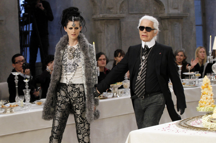 Stella Tennant és Karl Lagerfeld – Fotó: Francois Guillot / AFP