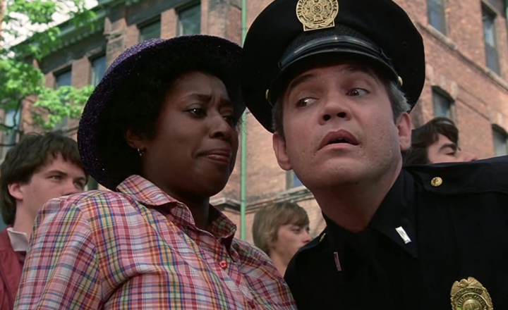 Marion Ramsey és G.W. Bailey a Rendőrakadémia című filmben – Fotó: IMDB