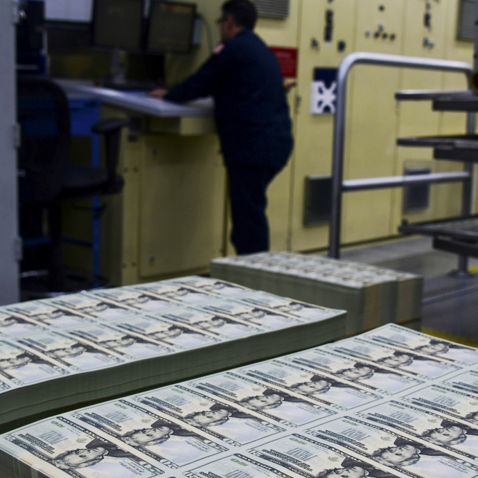 Az előző válság 13 ezer milliárd dolláros adósságát kell törleszteni idén