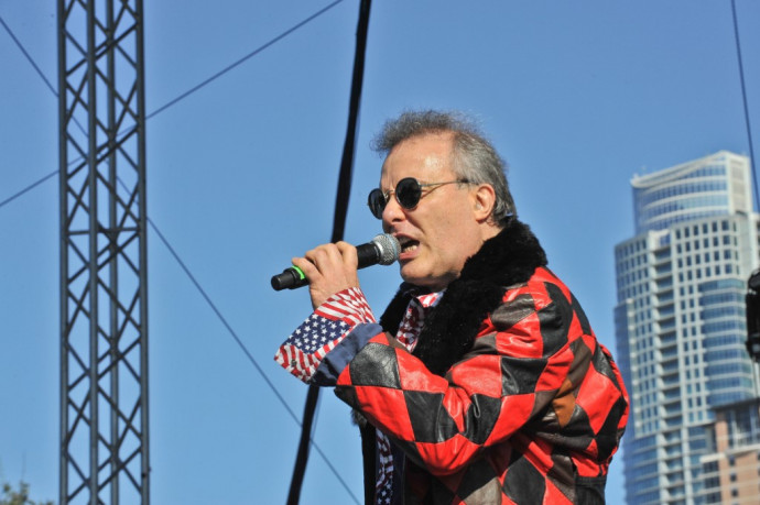 Jello Biafra őrjöng, mert valaki a Dead Kennedys nevében köszönetet mondott Mitt Romney-nak